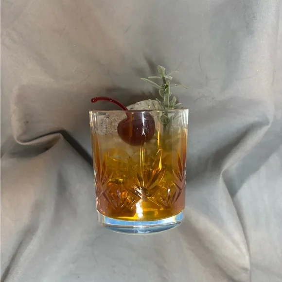 Bath & Body Works Wallflower Cocktail Glass Plug In Nightlight - Picture 1 of 4